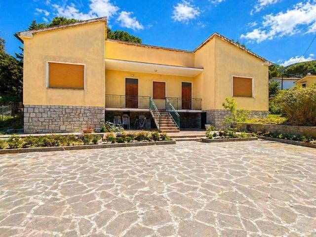Case e ville in vendita di 180 m²