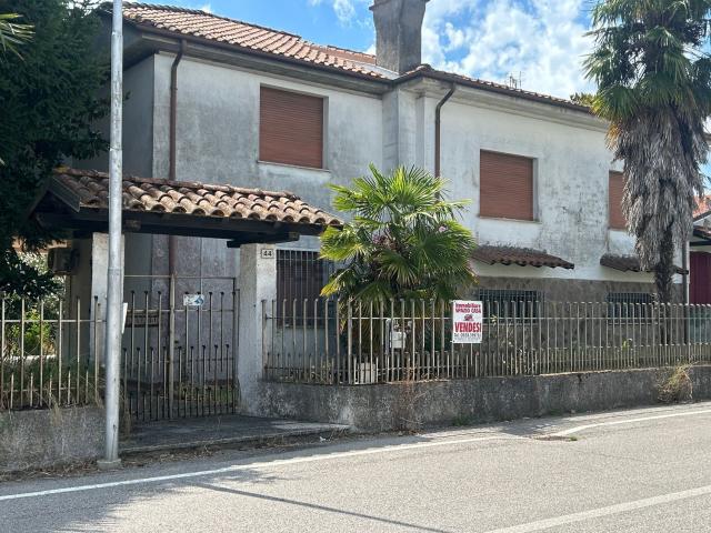 Case e ville in vendita di 180 m²