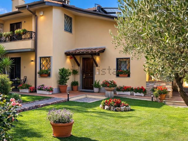 Case e ville in vendita di 180 m²