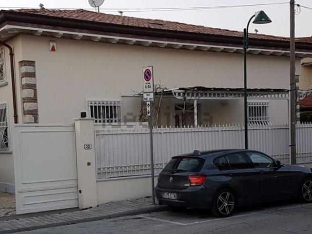 Case e ville in vendita di 180 m²