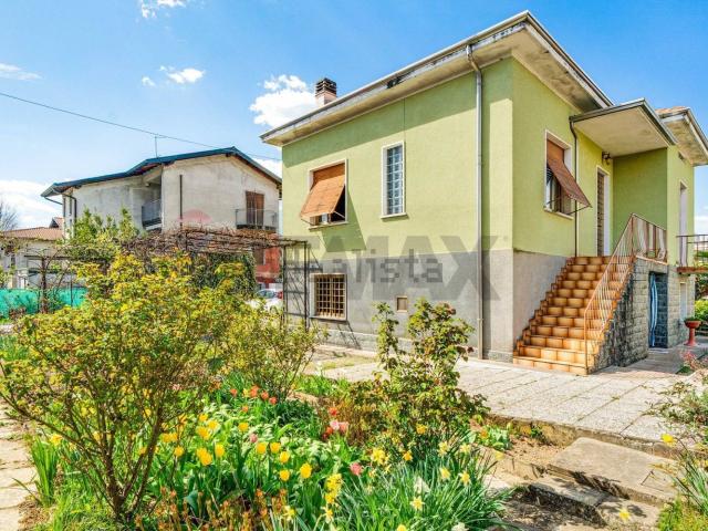 Case e ville in vendita di 180 m² in Via C. Goldoni, 12
