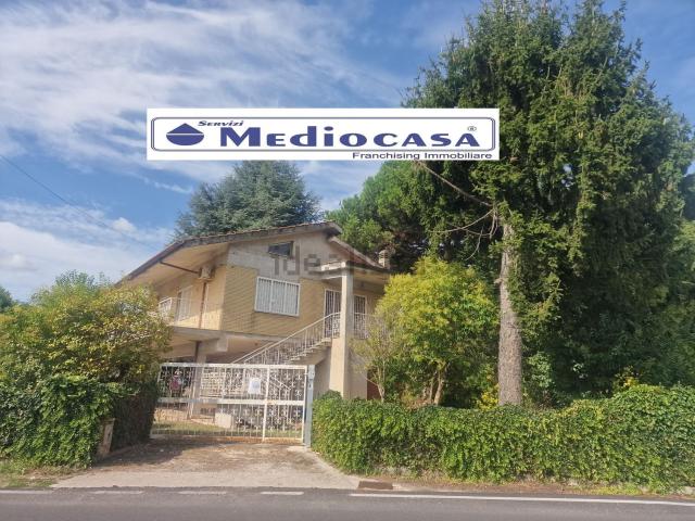 Case e ville in vendita di 180 m² in Via Colle Cagioli, 102