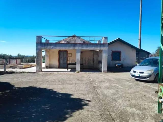 Case e ville in vendita di 180 m² in Via Cavaliere Bosco