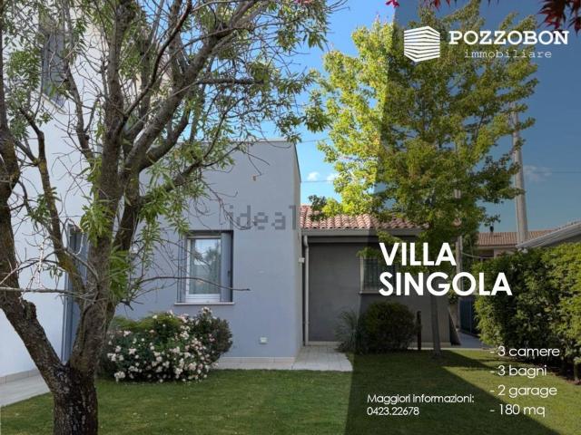 Case e ville in vendita di 180 m² in Via Callarga