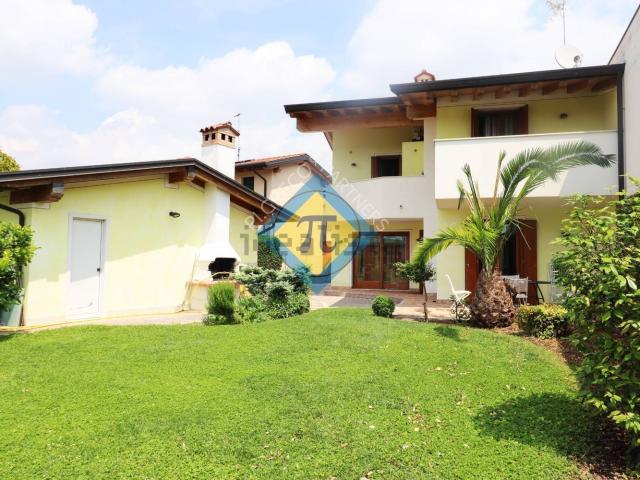 Case e ville in vendita di 180 m² in Via Cappuccini