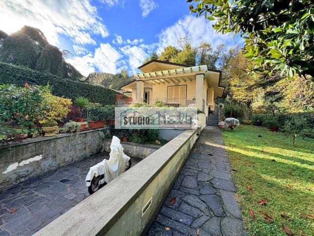 Case e ville in vendita di 180 m² in Via Capriglia