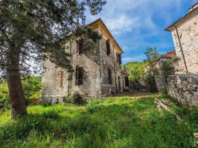 Case e ville in vendita di 180 m² in Via Cariggio