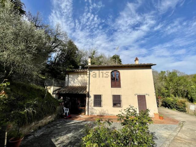 Case e ville in vendita di 180 m² in Via Carrara