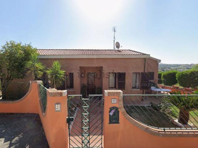 Case e ville in vendita di 180 m² in Via Cesano, 10