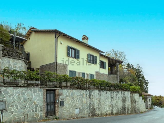Case e ville in vendita di 180 m² in Via Alberobello