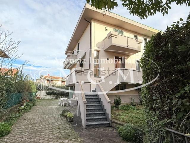 Case e ville in vendita di 180 m² in Via Alcide De Gasperi