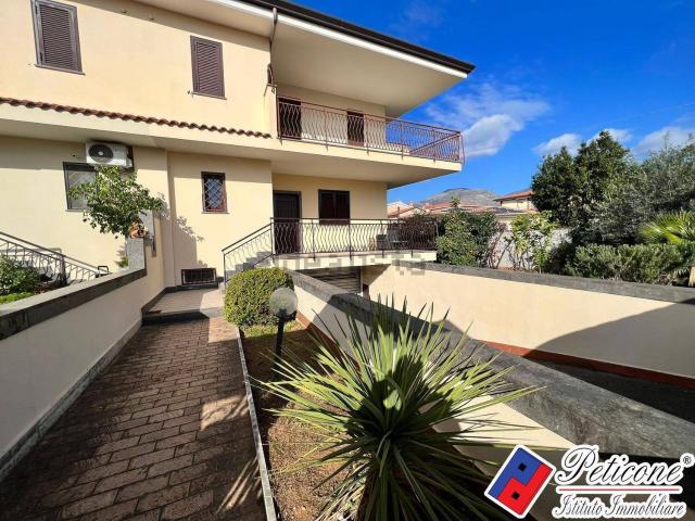 Case e ville in vendita di 180 m² in Via Aldo Moro