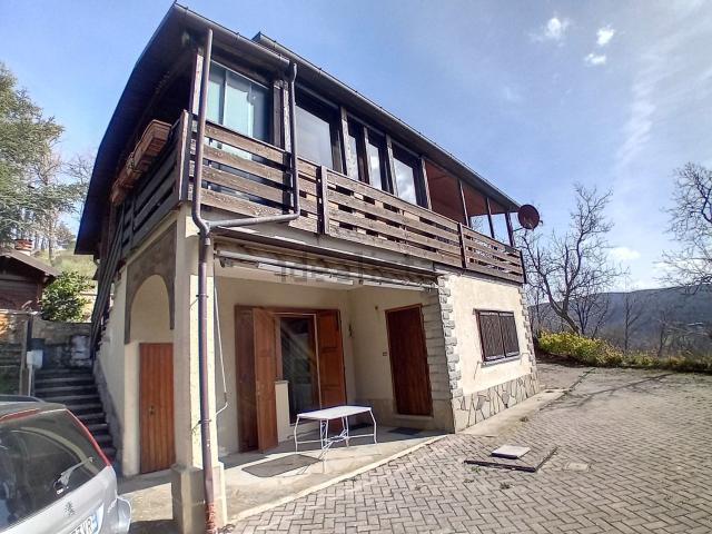 Case e ville in vendita di 180 m² in Via Boschetta