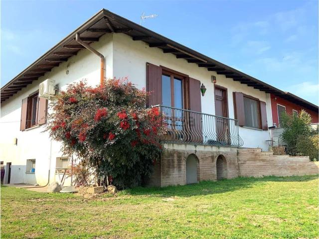 Case e ville in vendita di 180 m² in Via G. Laboranti, 33
