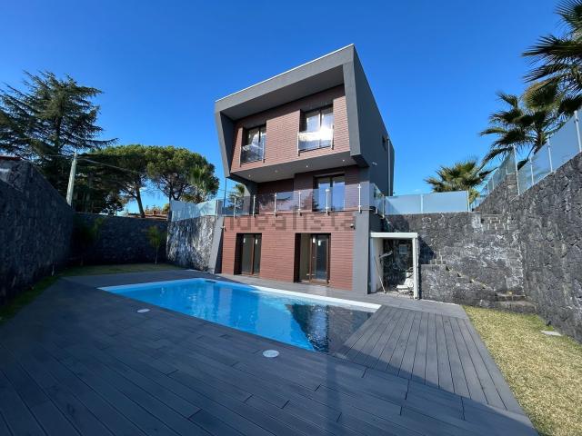Case e ville in vendita di 180 m² in Via Goffredo Mameli, 10