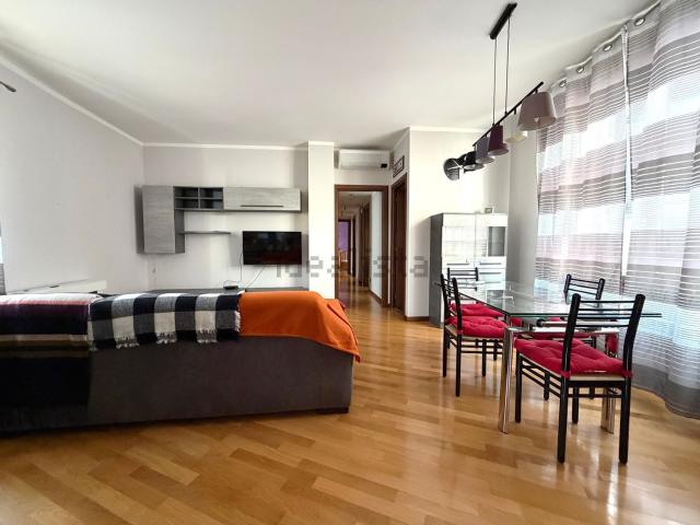 Case e ville in vendita di 180 m² in Via Giulio Mazzoni
