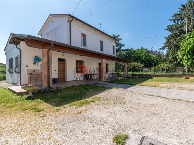 Case e ville in vendita di 180 m² in Via Giuseppe Garibaldi, 9