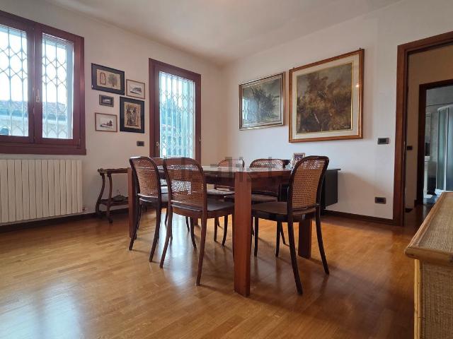 Case e ville in vendita di 180 m² in Via Giorgione
