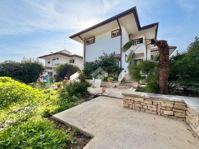 Case e ville in vendita di 180 m² in Via Giovanni Gentile