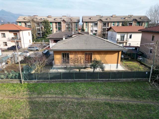 Case e ville in vendita di 180 m² in Via Giovanni Pascoli, 19