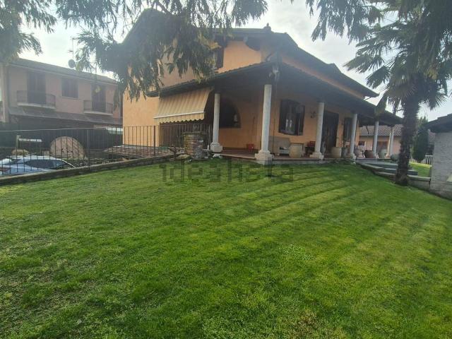 Case e ville in vendita di 180 m² in Via Giovanni XXIII, 16