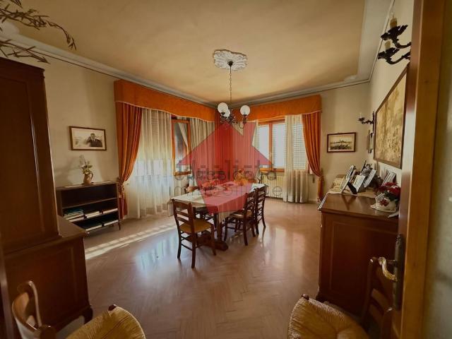 Case e ville in vendita di 180 m² in Via Dante Alighieri