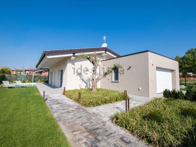 Case e ville in vendita di 180 m² in Via dei Mandorli