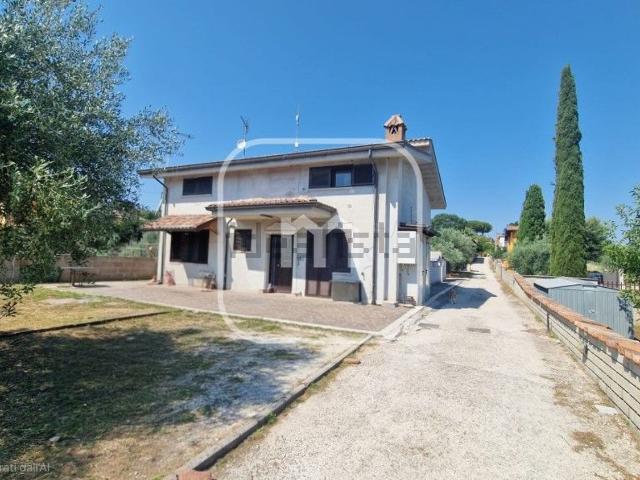 Case e ville in vendita di 180 m² in Via dei Cesti, 14