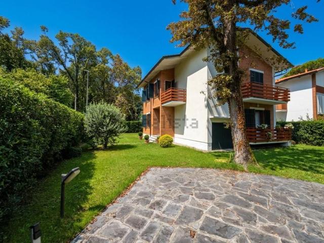 Case e ville in vendita di 180 m² in Via dei Fortini