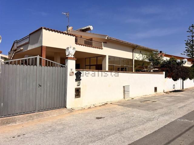 Case e ville in vendita di 180 m² in Via dei Romani, 8