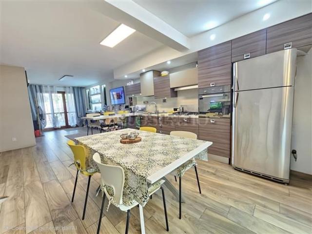 Case e ville in vendita di 180 m² in Via della Stazione