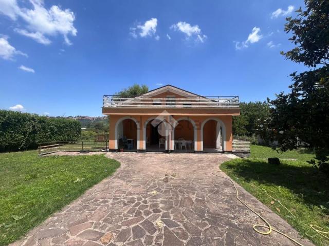 Case e ville in vendita di 180 m² in Via delle Orchidee, 6