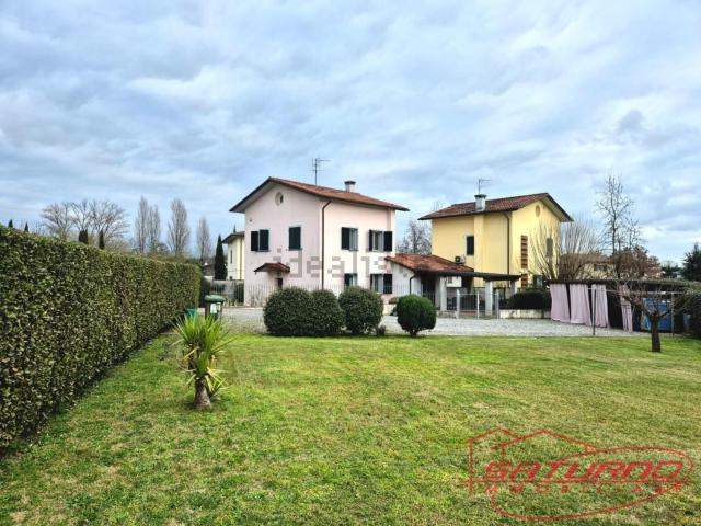 Case e ville in vendita di 180 m² in Via delle Sane Vecchie, 126