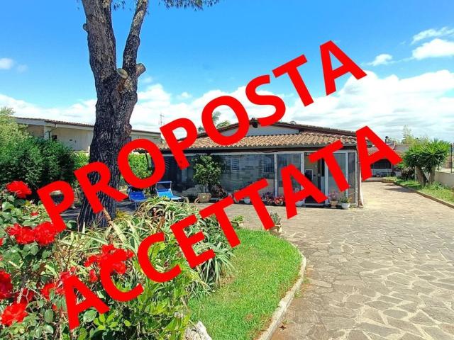 Case e ville in vendita di 180 m² in Via delle Querce