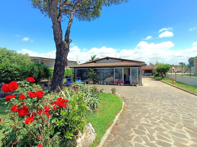 Case e ville in vendita di 180 m² in Via delle Querce