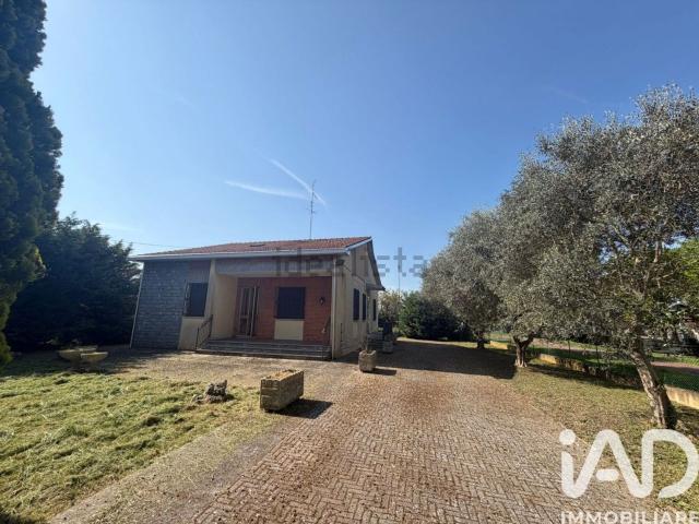 Case e ville in vendita di 180 m² in Via delle Valli