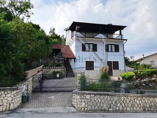 Case e ville in vendita di 180 m² in Via Duca Abruzzi, 23
