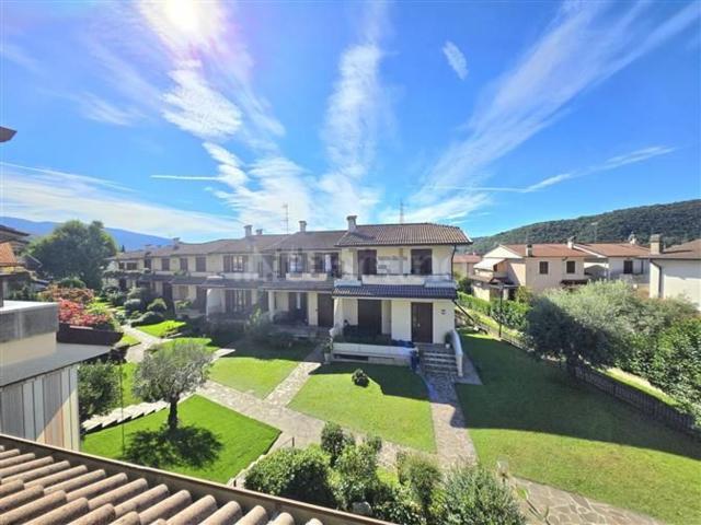 Case e ville in vendita di 180 m² in Via Due Muri