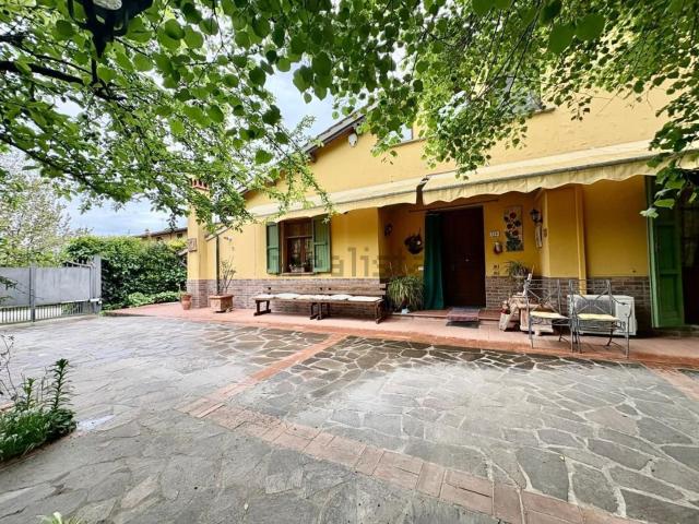 Case e ville in vendita di 180 m² in Via Emilio Bardini, 54