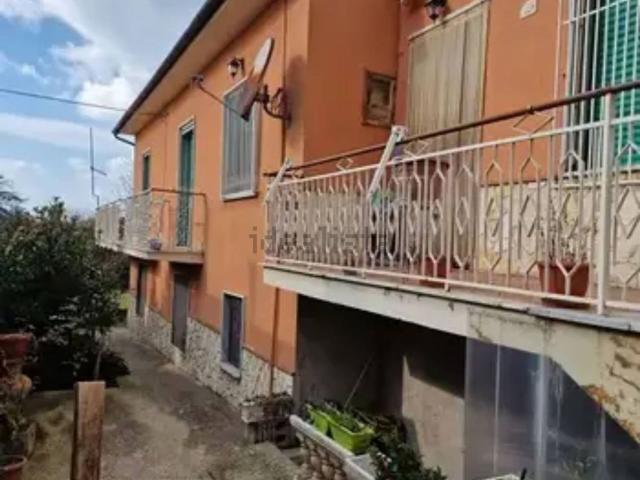 Case e ville in vendita di 180 m² in Via Eclano