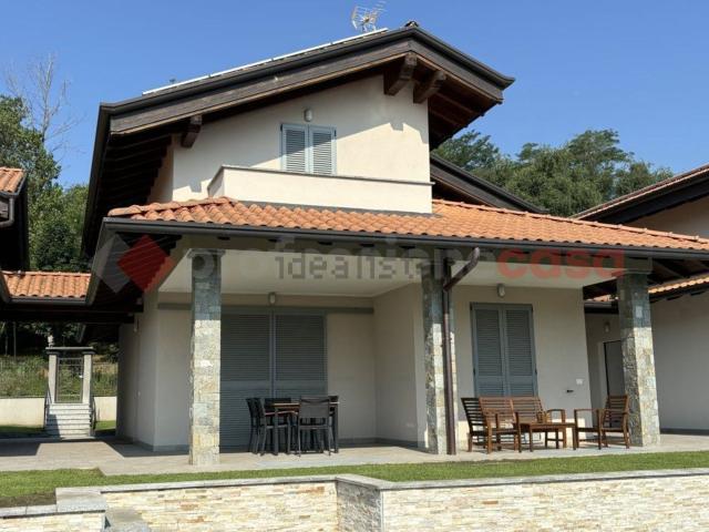Case e ville in vendita di 180 m² in Via Erro