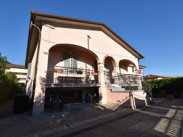 Case e ville in vendita di 180 m² in Via Foccola