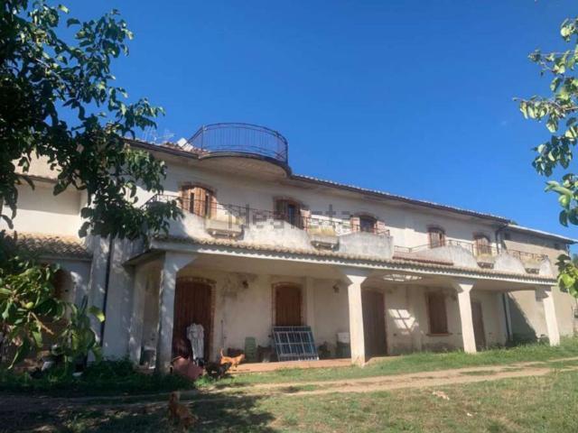 Case e ville in vendita di 180 m² in Via Indipendenza