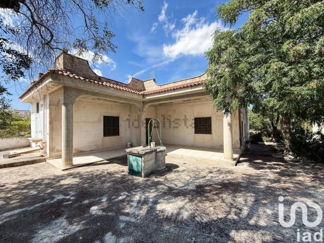 Case e ville in vendita di 180 m² in Via IV Novembre