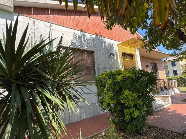 Case e ville in vendita di 180 m² in Via Ortella, 24