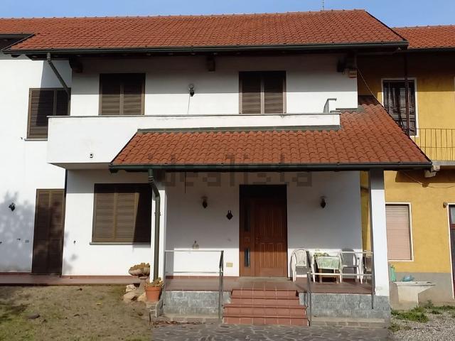 Case e ville in vendita di 180 m² in Via L.Einaudi