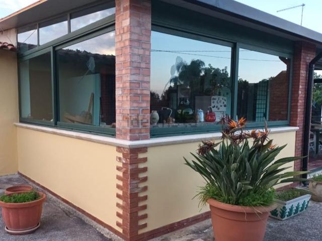 Case e ville in vendita di 180 m² in Via Lago di Varese