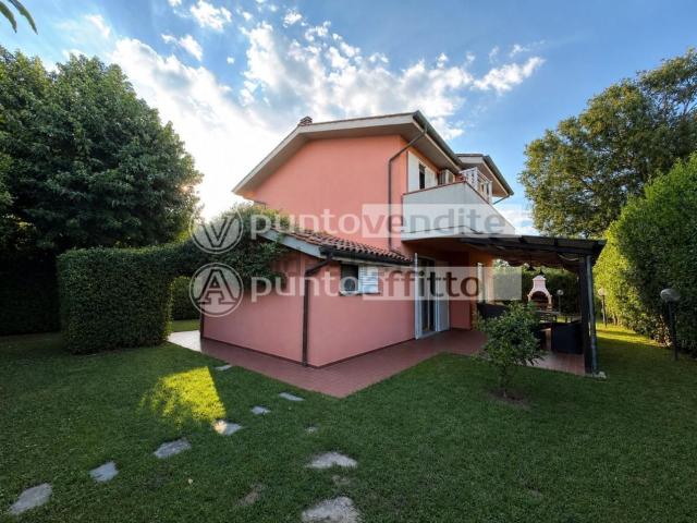 Case e ville in vendita di 180 m² in Via Larga, 365