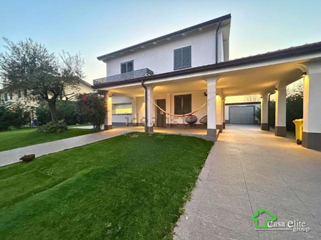 Case e ville in vendita di 180 m² in Via Monviso, 26