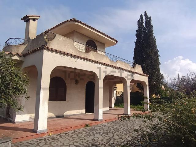 Case e ville in vendita di 180 m² in Via Maccarello